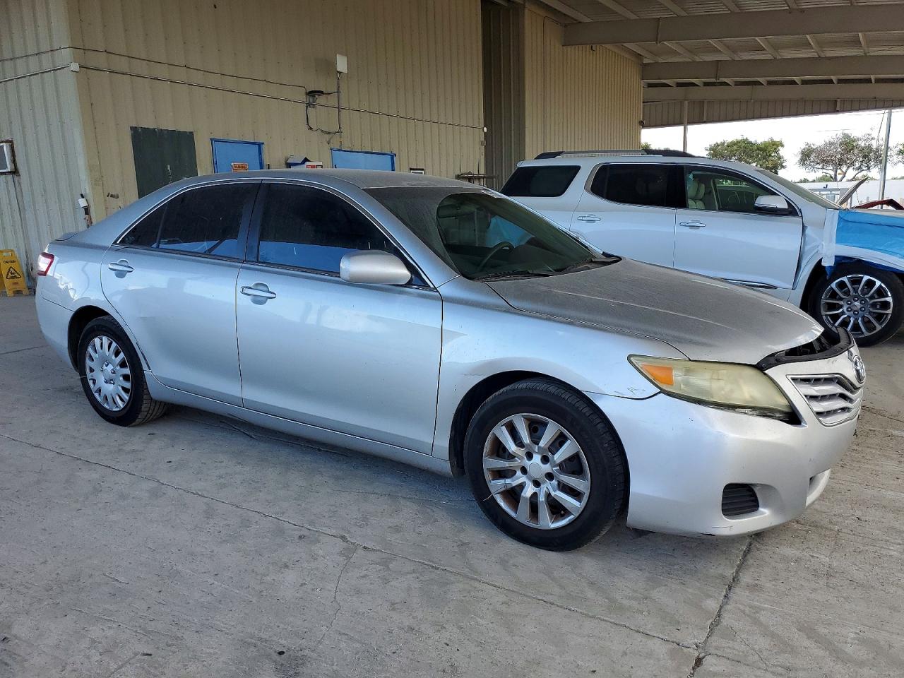 2011 TOYOTA CAMRY BASE photo 4