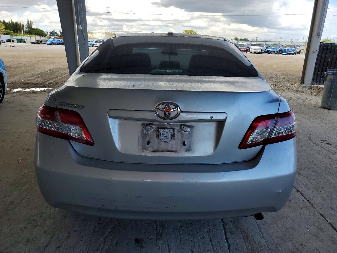 2011 TOYOTA CAMRY BASE photo 6