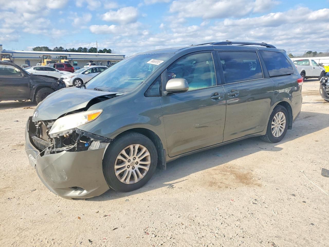 2013 TOYOTA SIENNA