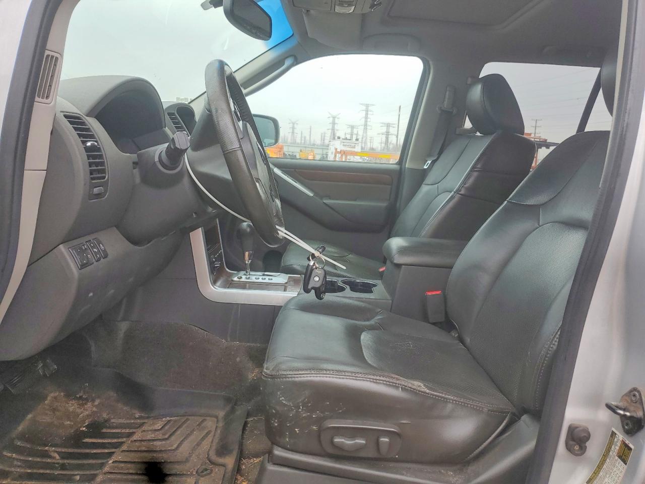 2010 NISSAN PATHFINDER S photo 7