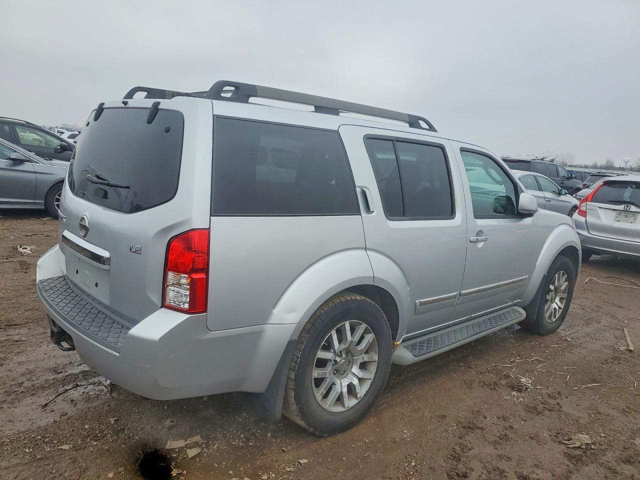 2010 NISSAN PATHFINDER S photo 3