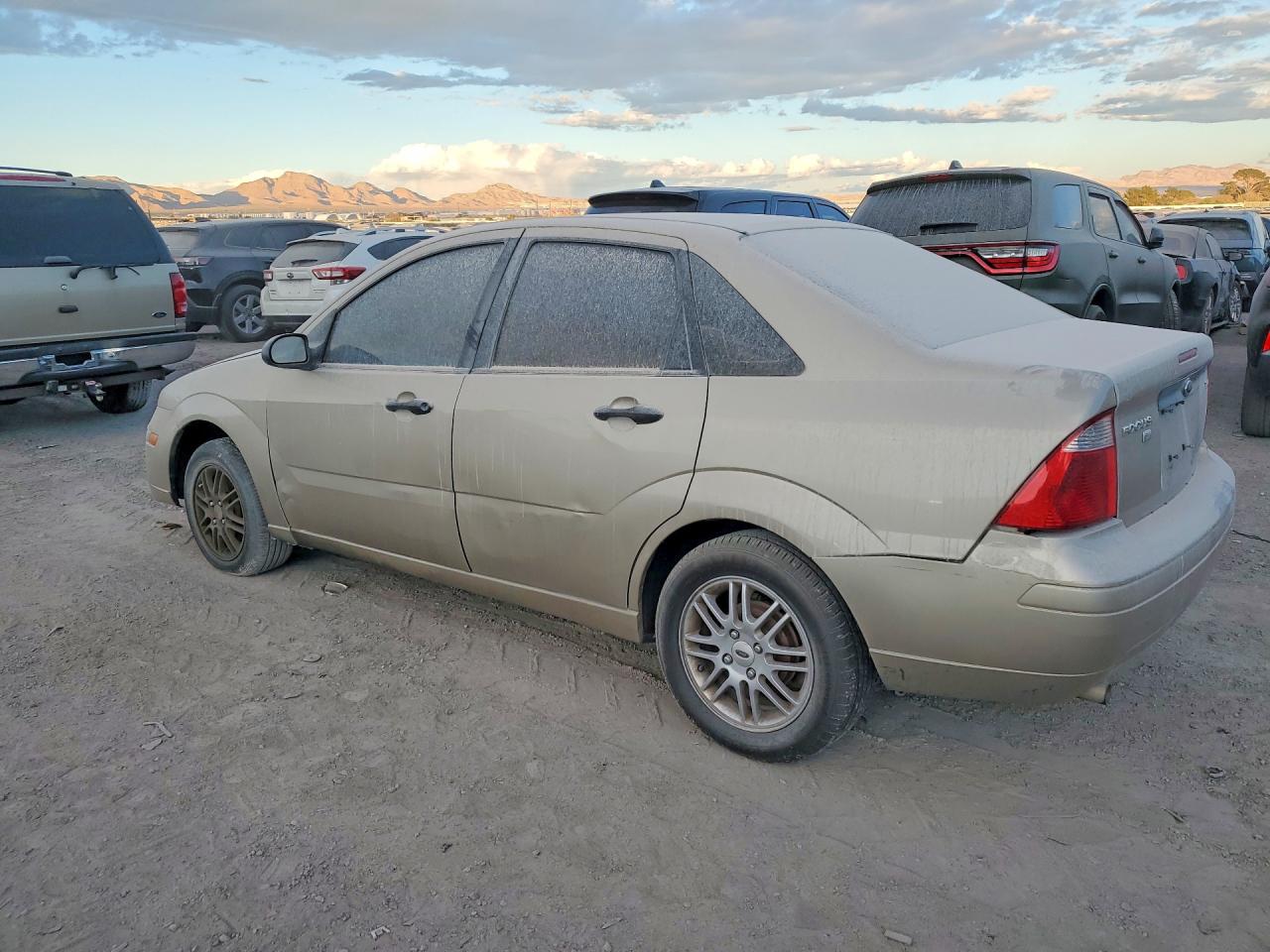 2006 FORD FOCUS ZX4 photo 2