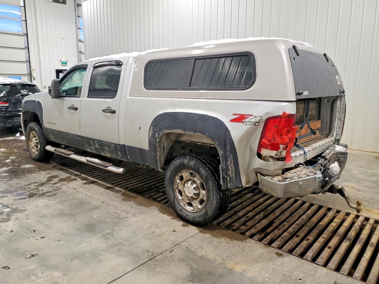 2010 GMC SIERRA K2500 SLE photo 2