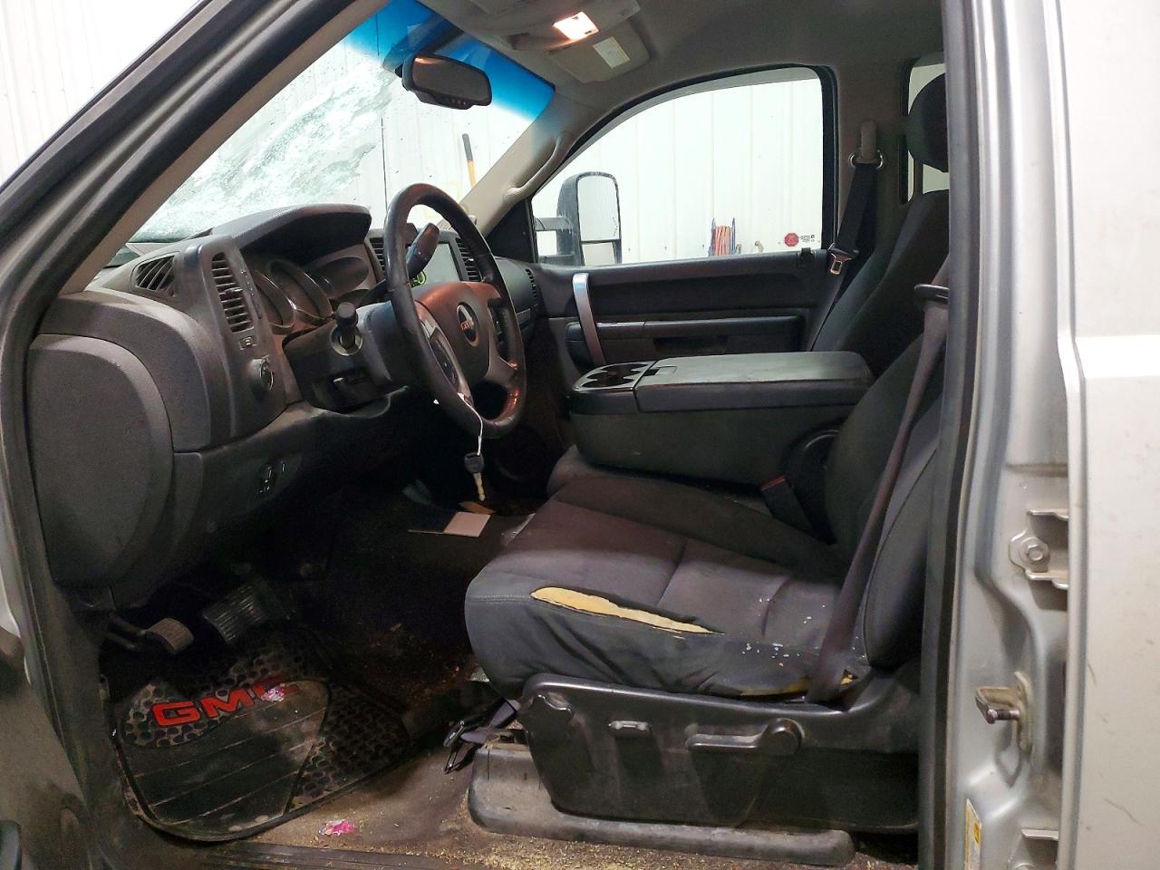 2010 GMC SIERRA K2500 SLE photo 7