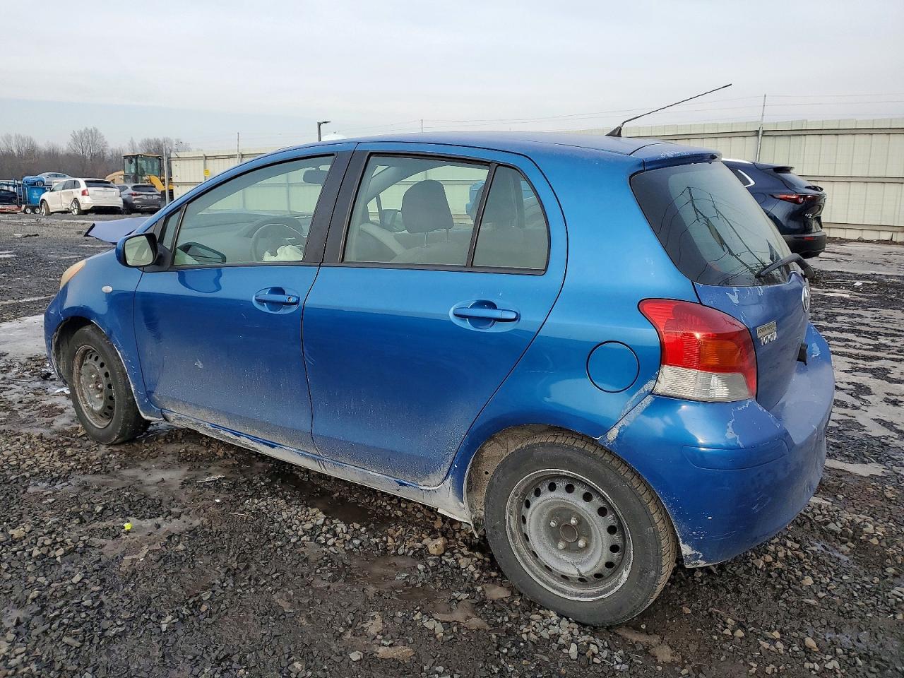 2010 TOYOTA YARIS photo 2