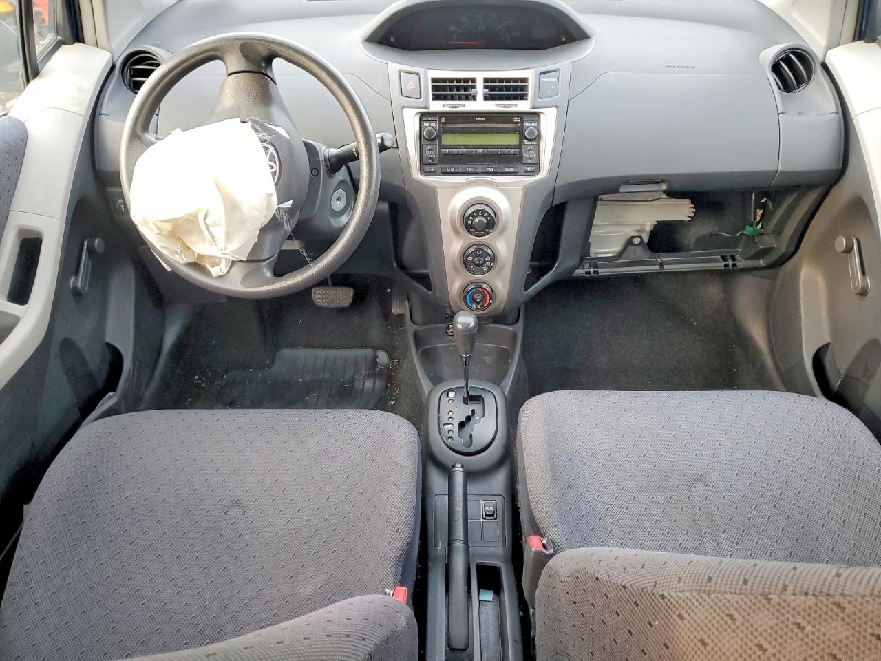 2010 TOYOTA YARIS photo 8