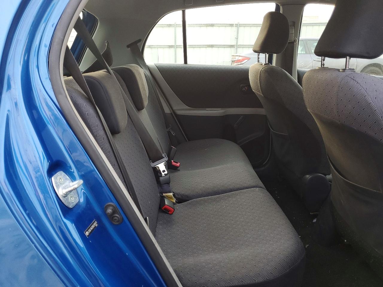 2010 TOYOTA YARIS photo 10