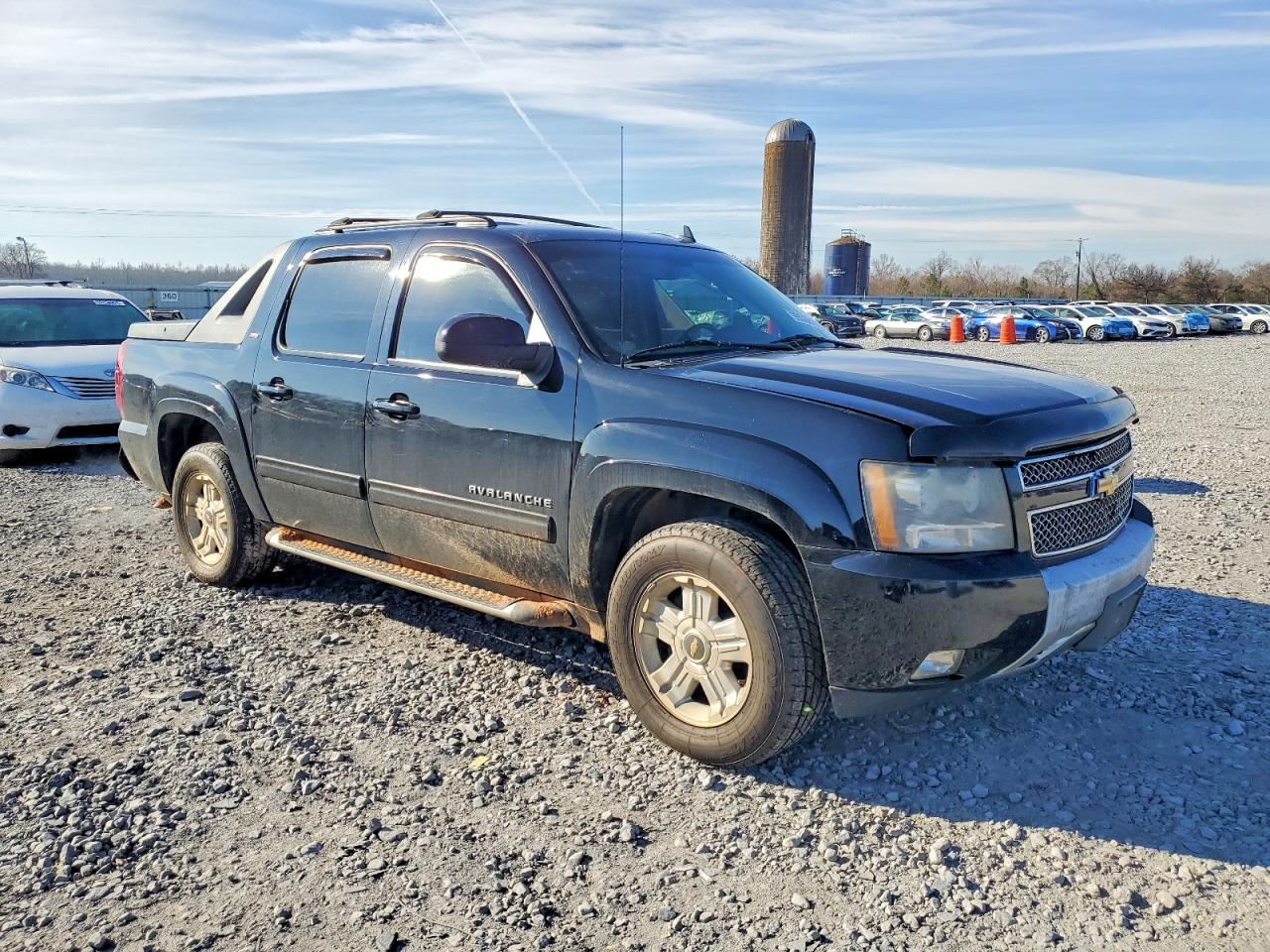2011 CHEVROLET AVALANCHE LT photo 4
