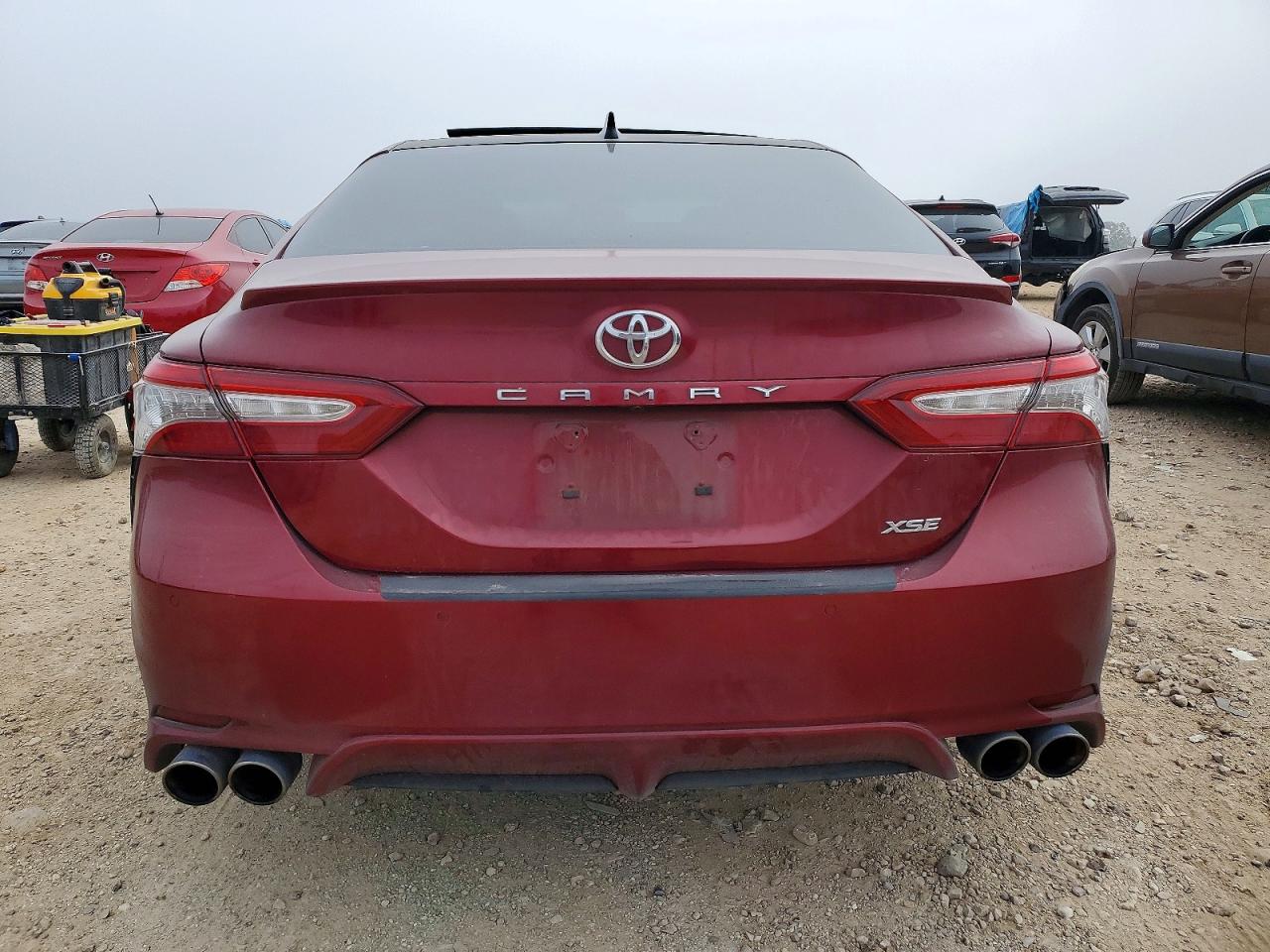 2018 TOYOTA CAMRY XSE photo 6