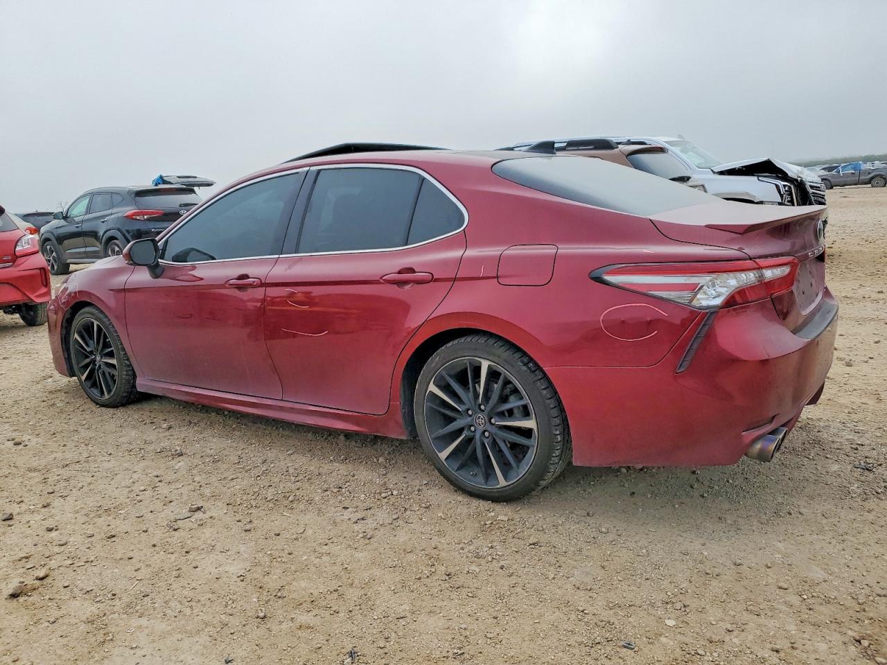 2018 TOYOTA CAMRY XSE photo 2