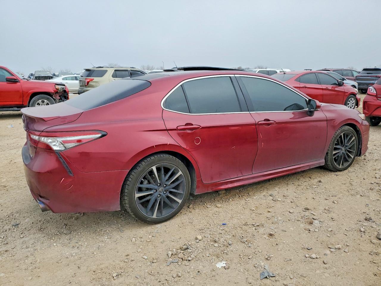 2018 TOYOTA CAMRY XSE photo 3