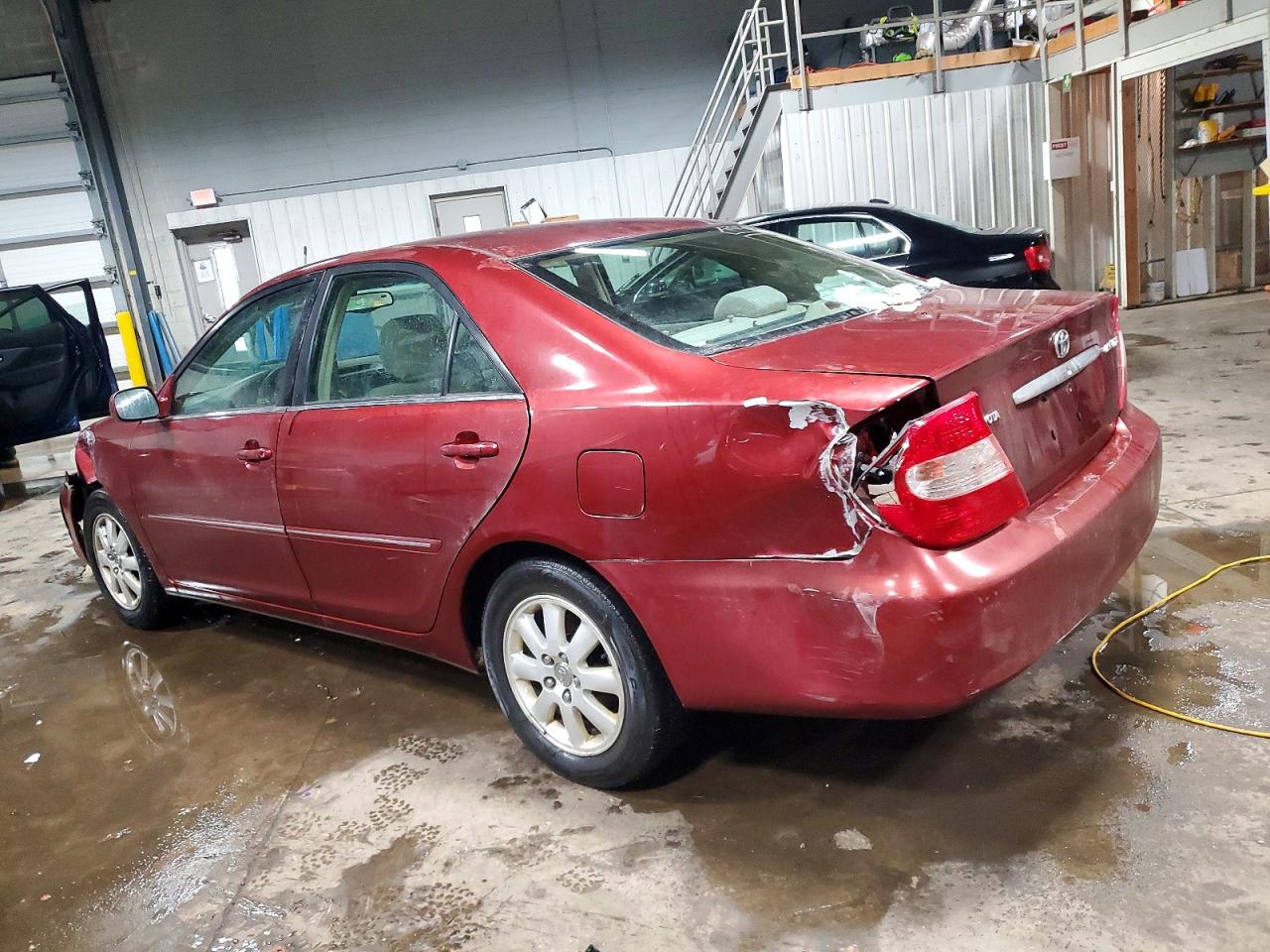 2004 TOYOTA CAMRY LE photo 2
