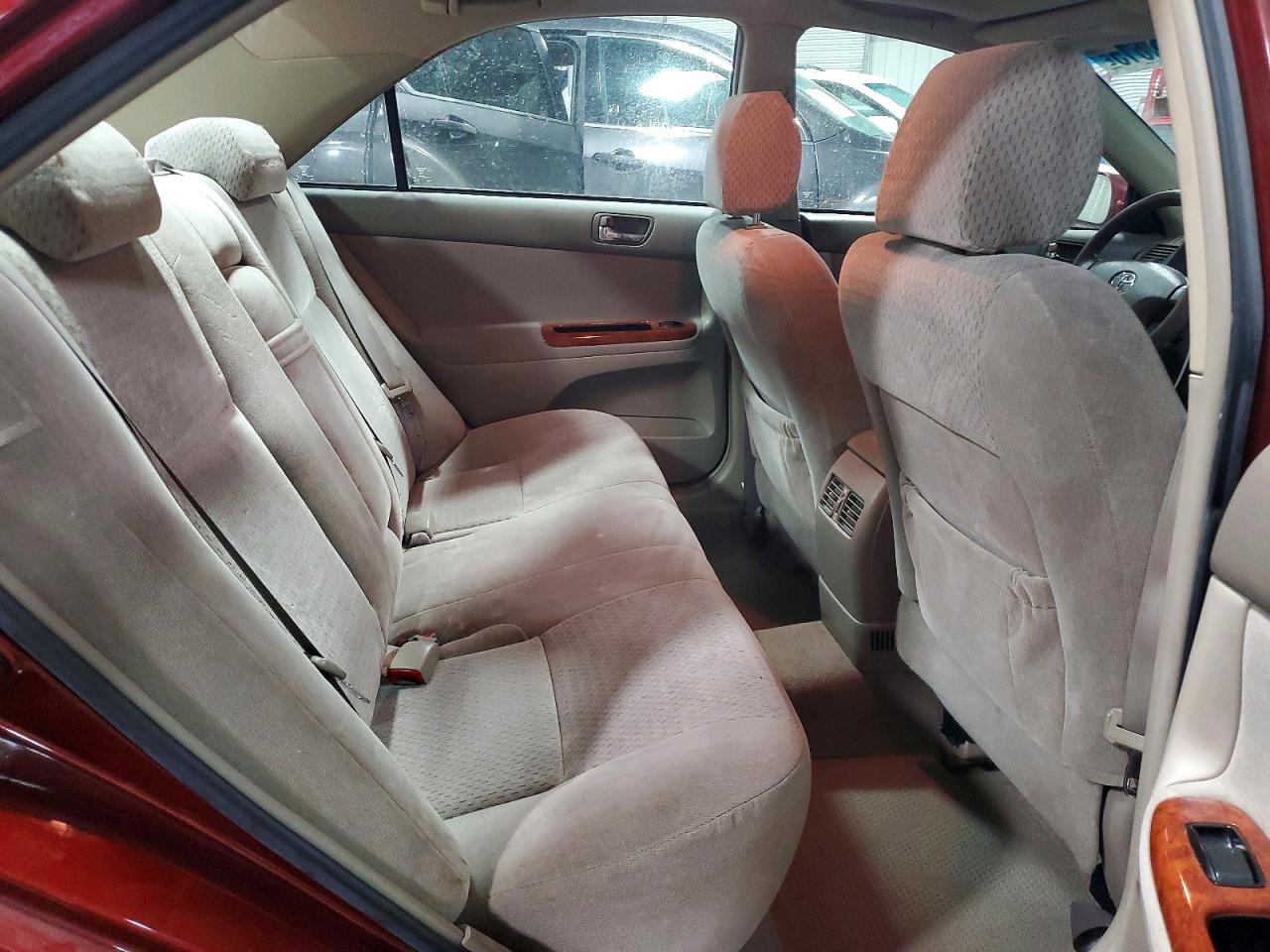 2004 TOYOTA CAMRY LE photo 10