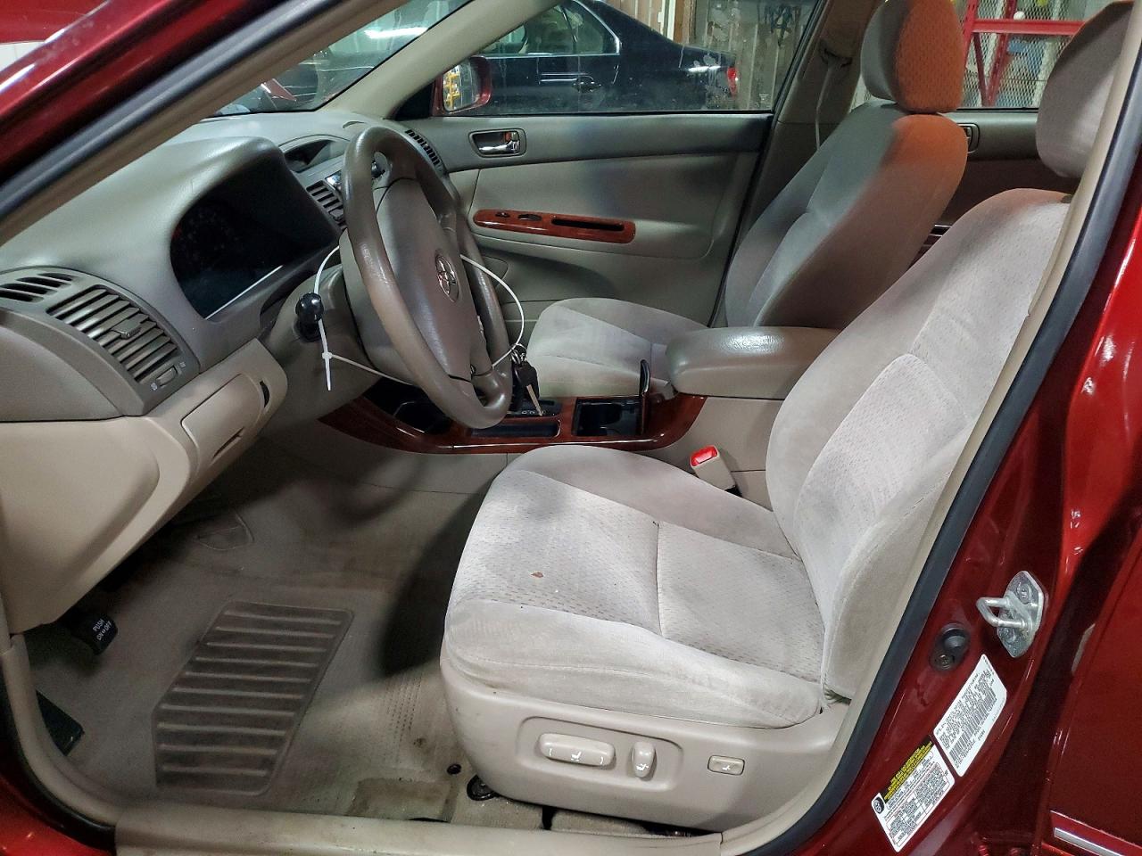 2004 TOYOTA CAMRY LE photo 7