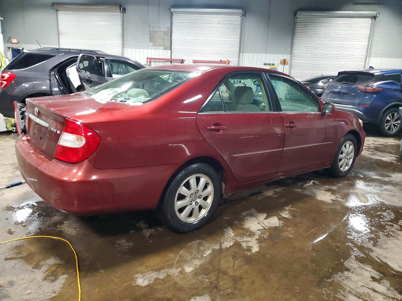2004 TOYOTA CAMRY LE photo 3
