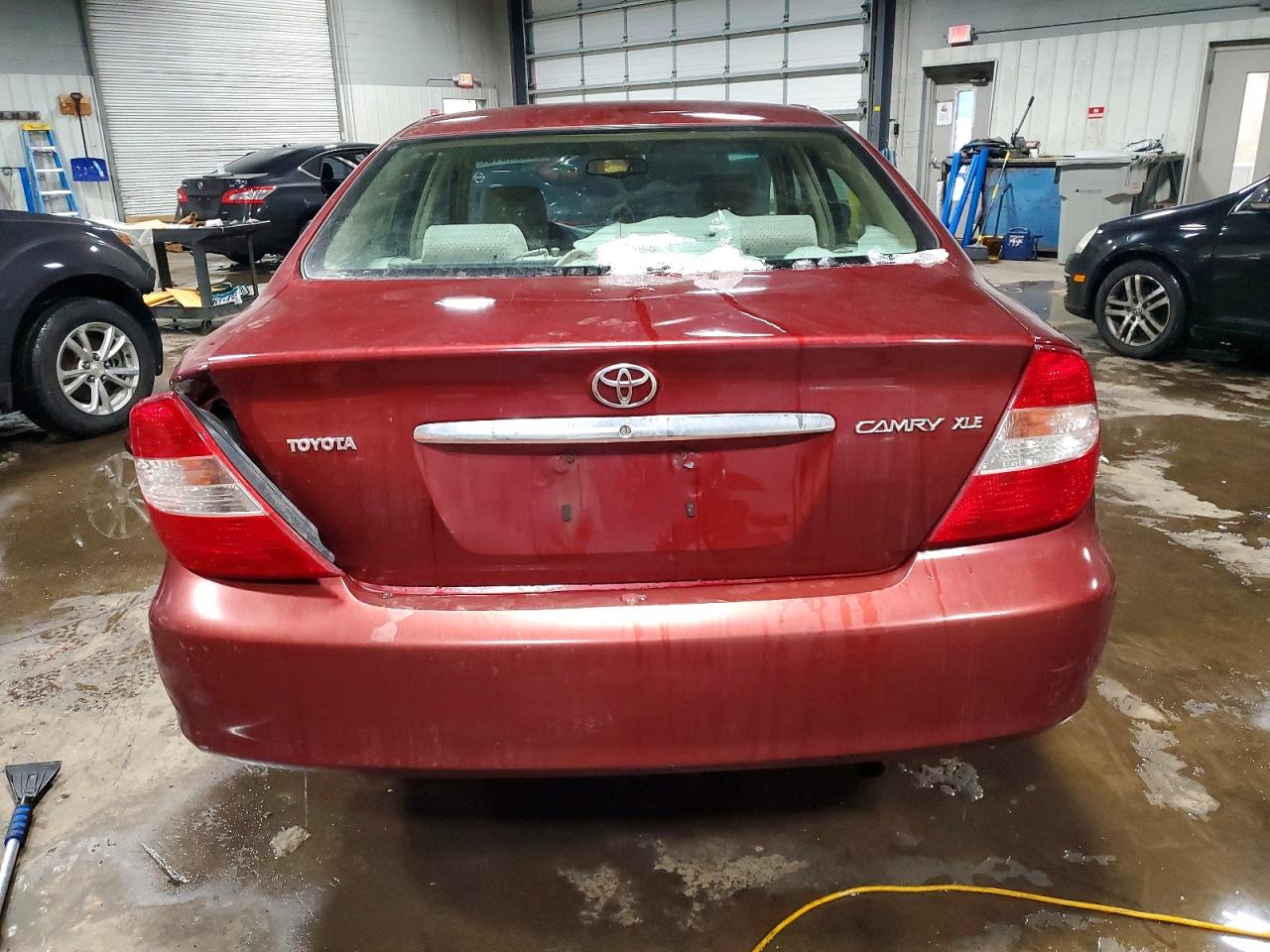 2004 TOYOTA CAMRY LE photo 6