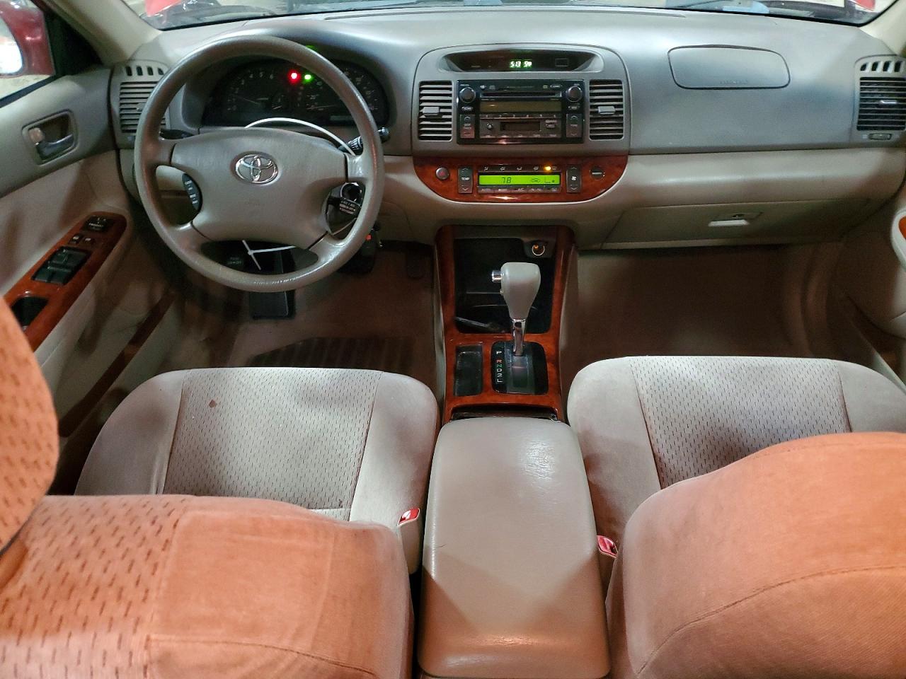 2004 TOYOTA CAMRY LE photo 8