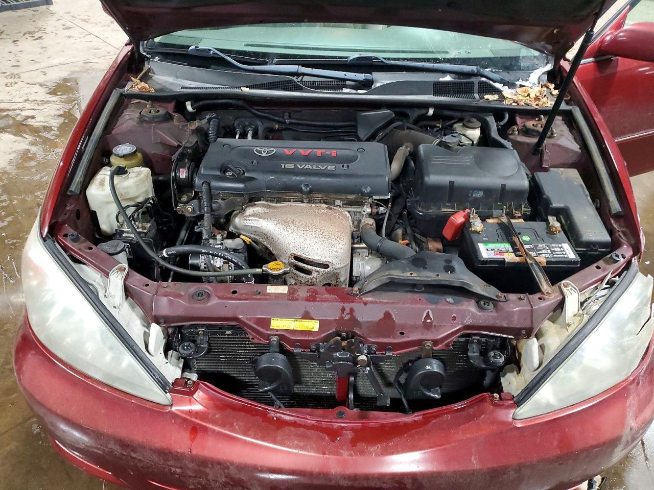 2004 TOYOTA CAMRY LE photo 11