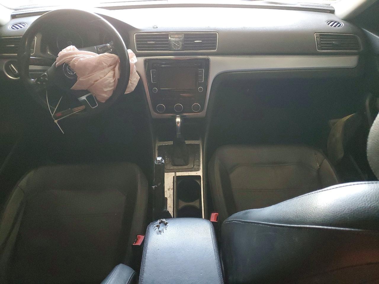 2012 VOLKSWAGEN PASSAT SE photo 8