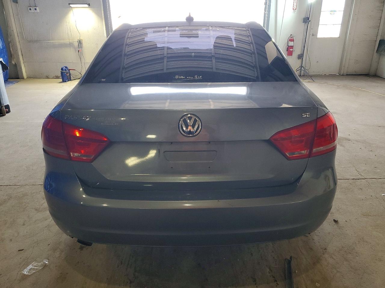 2012 VOLKSWAGEN PASSAT SE photo 6