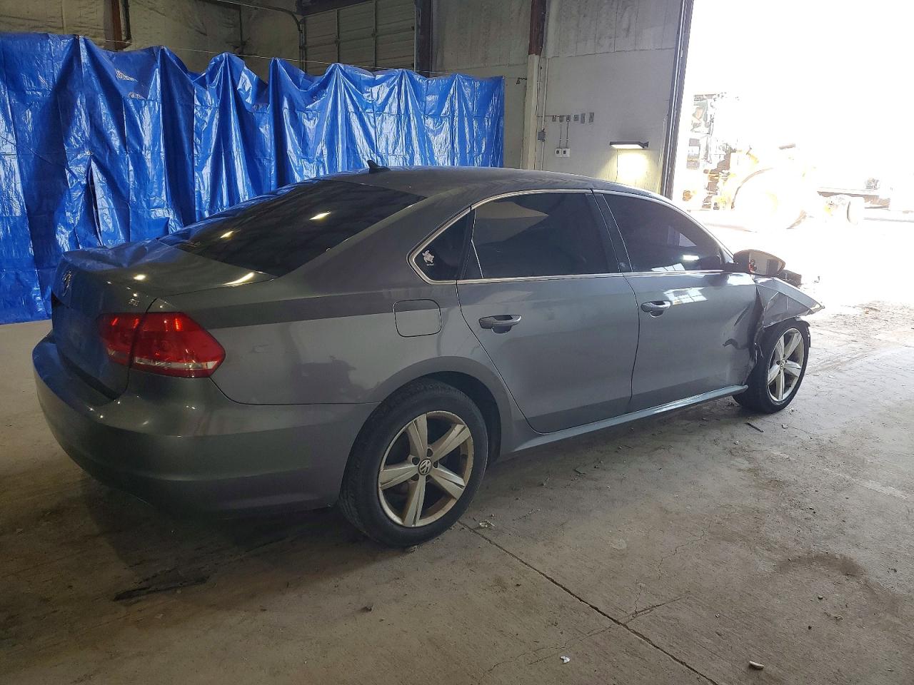 2012 VOLKSWAGEN PASSAT SE photo 3