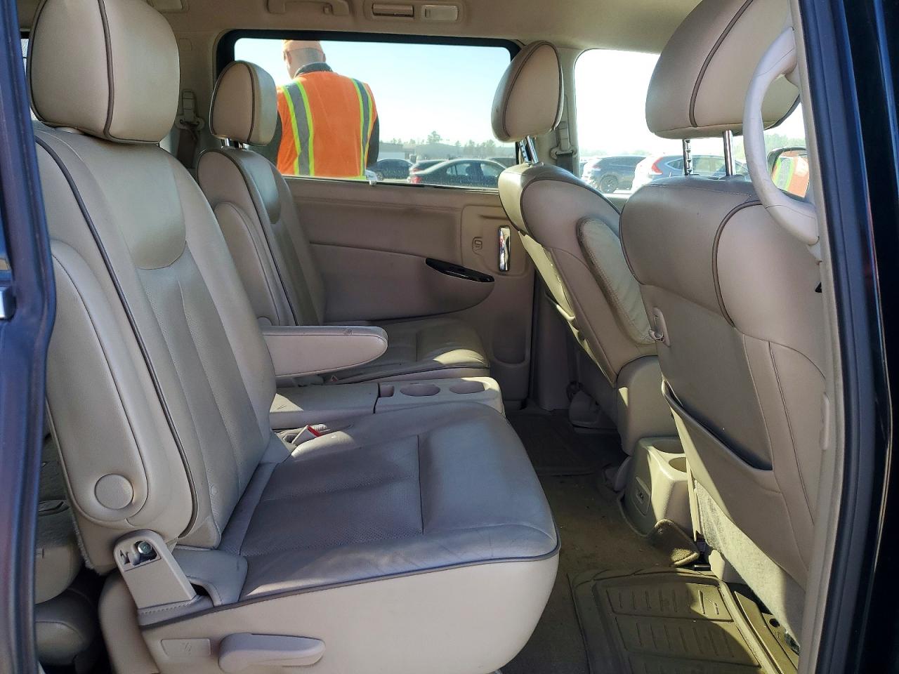 2012 NISSAN QUEST S photo 11