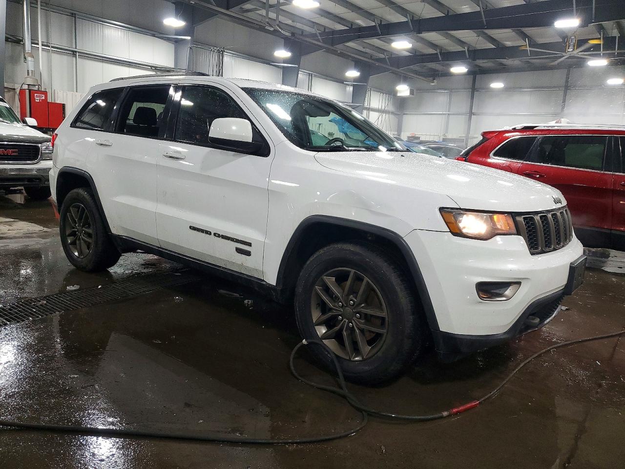 2016 JEEP GRAND CHEROKEE LAREDO photo 4