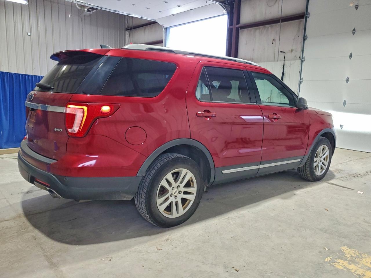 2018 FORD EXPLORER XLT photo 3