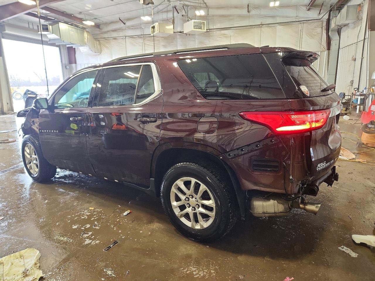 2020 CHEVROLET TRAVERSE LT photo 2
