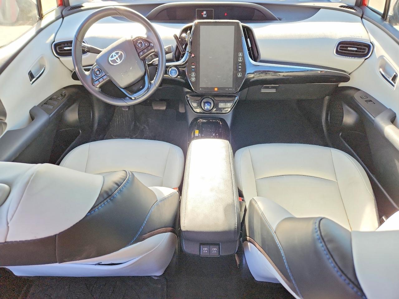 2019 TOYOTA PRIUS photo 8