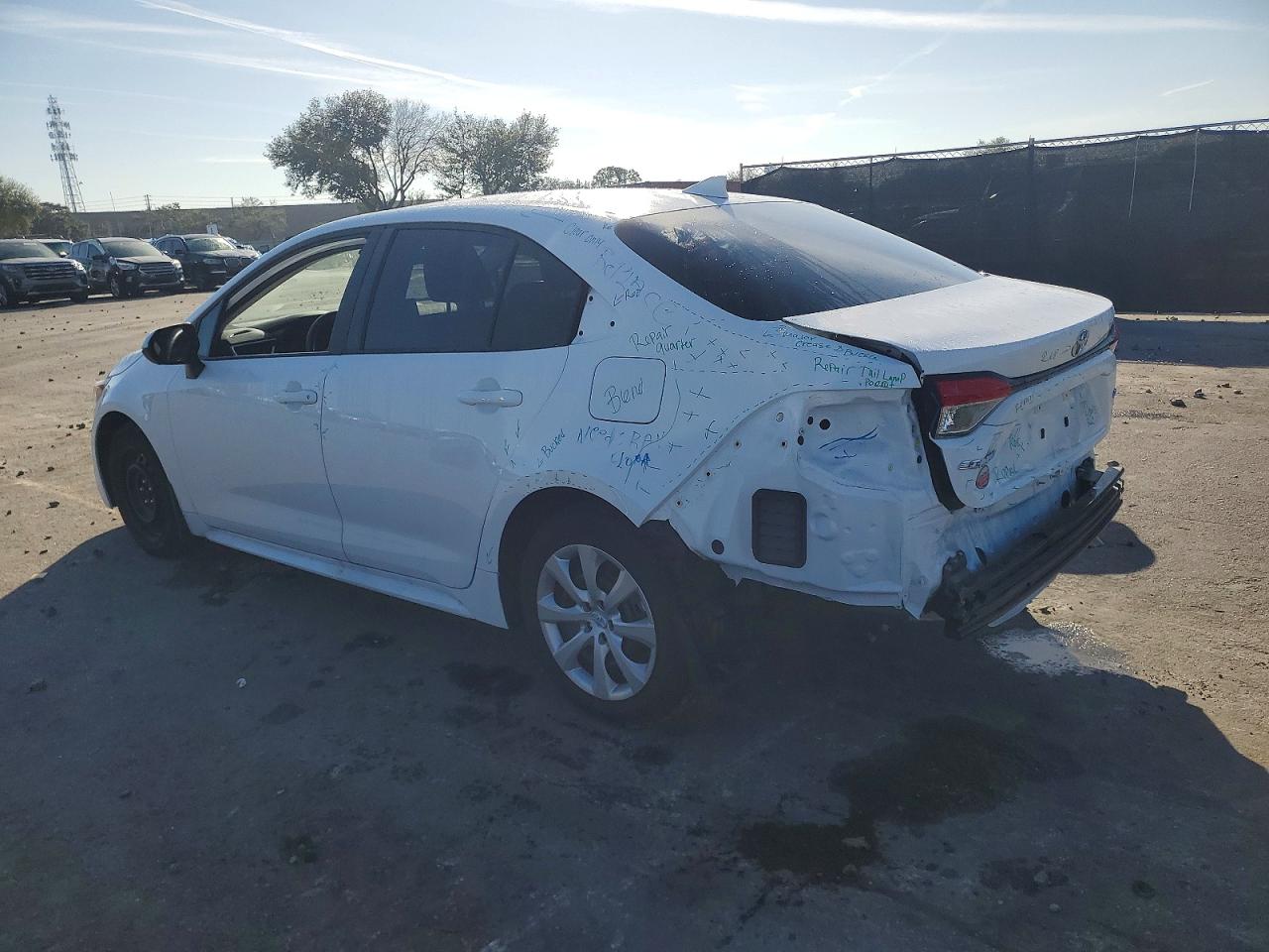 2025 TOYOTA COROLLA LE photo 2