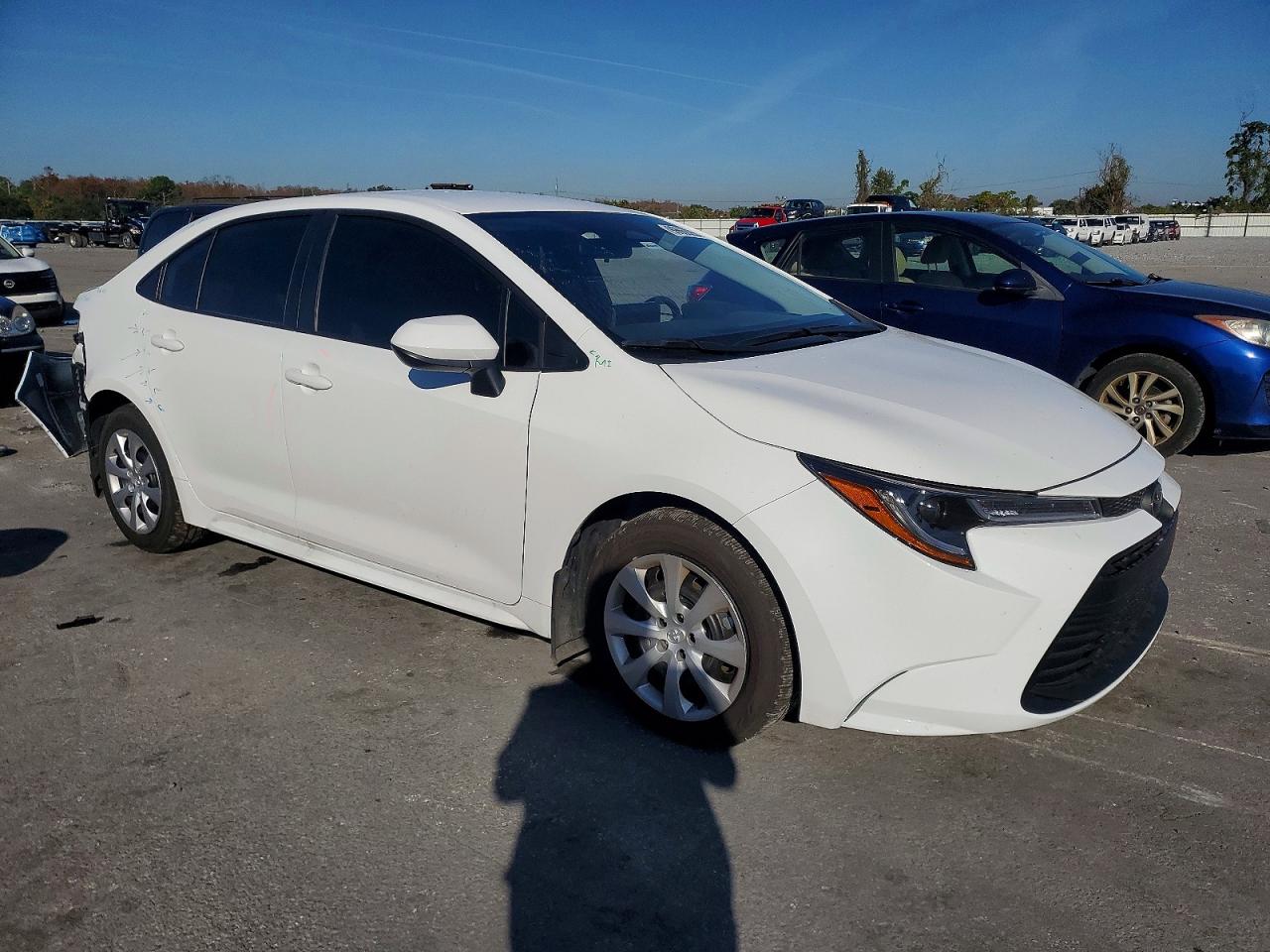 2025 TOYOTA COROLLA LE photo 4