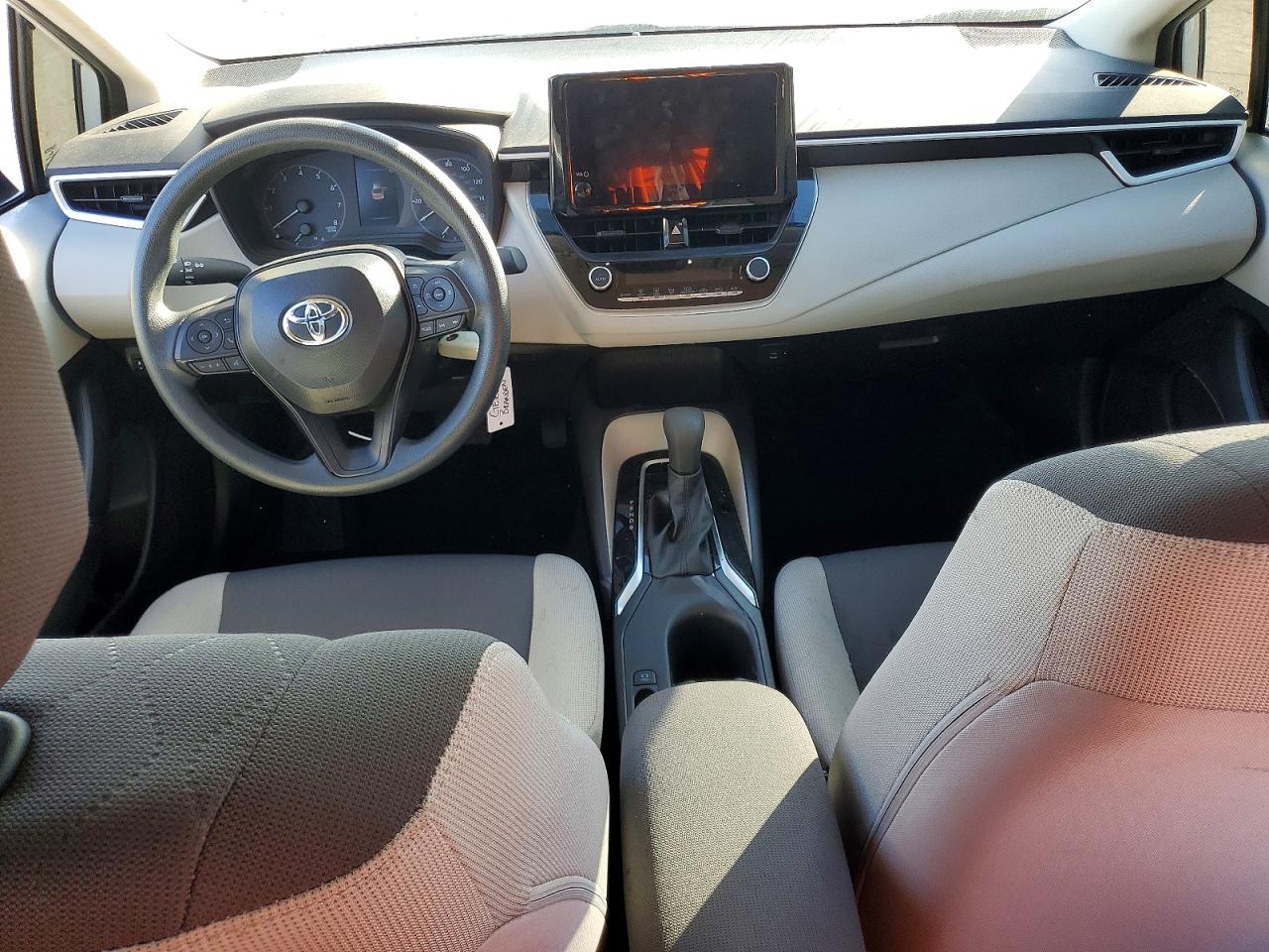 2025 TOYOTA COROLLA LE photo 8