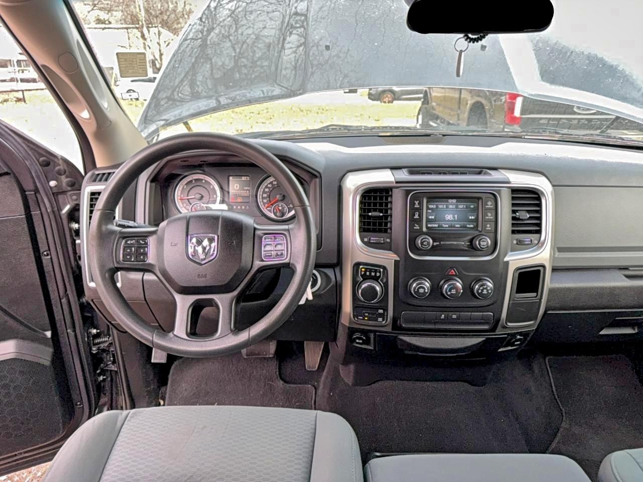 2018 RAM 1500 SLT photo 9