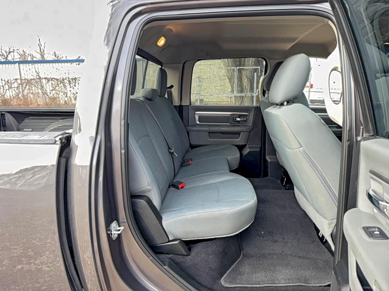 2018 RAM 1500 SLT photo 6