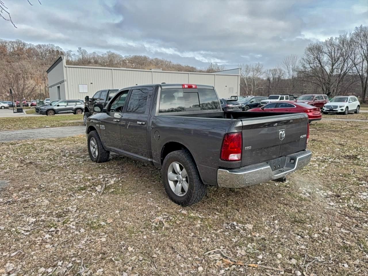 2018 RAM 1500 SLT photo 3