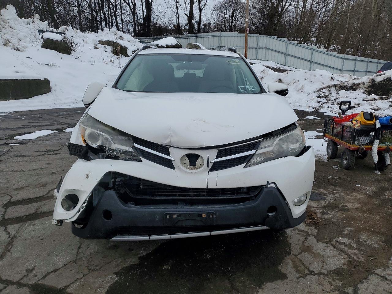 2013 TOYOTA RAV4 XLE photo 5