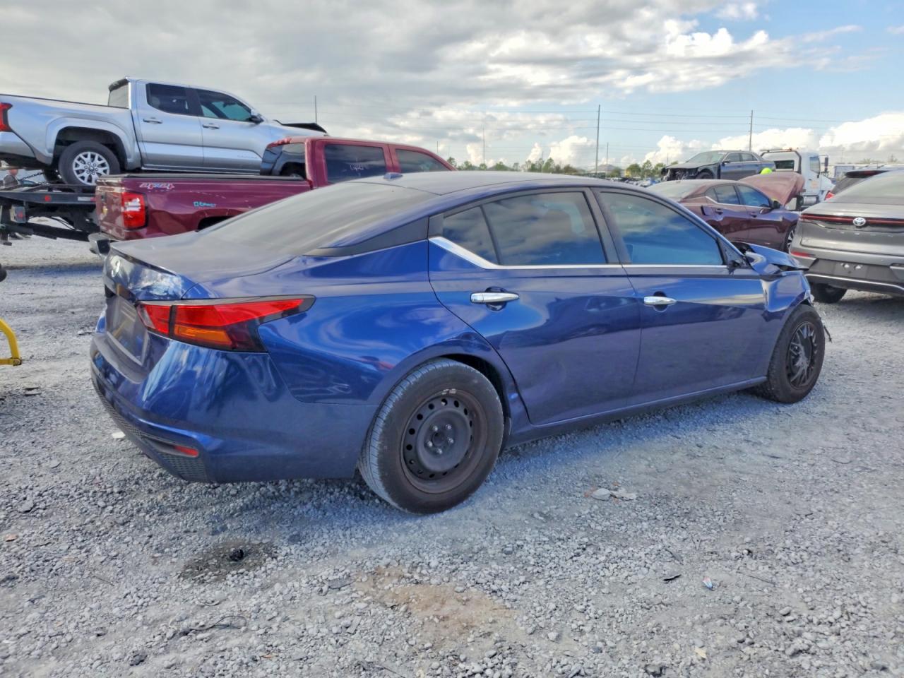 2019 NISSAN ALTIMA S photo 3