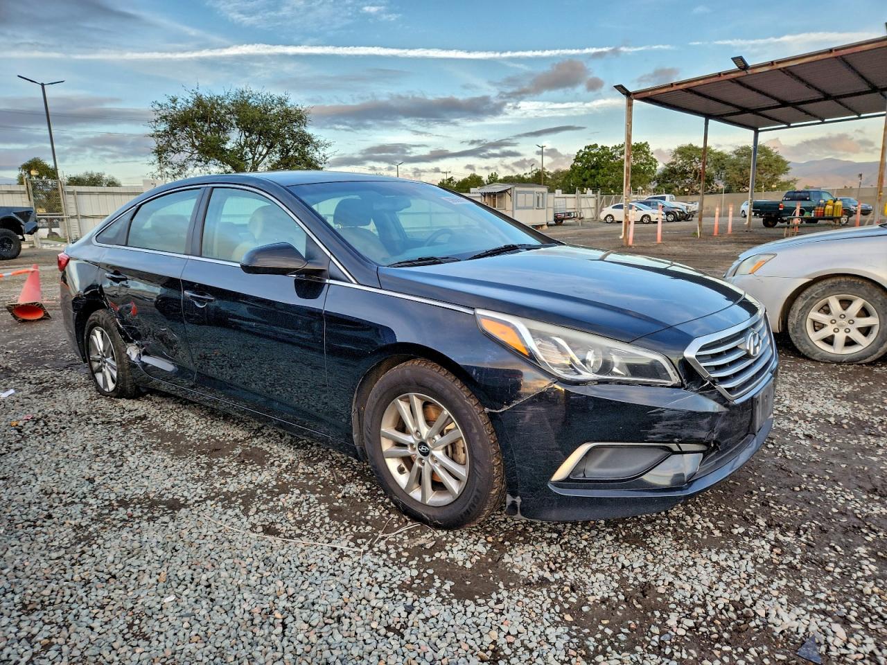 2017 HYUNDAI SONATA SE photo 4
