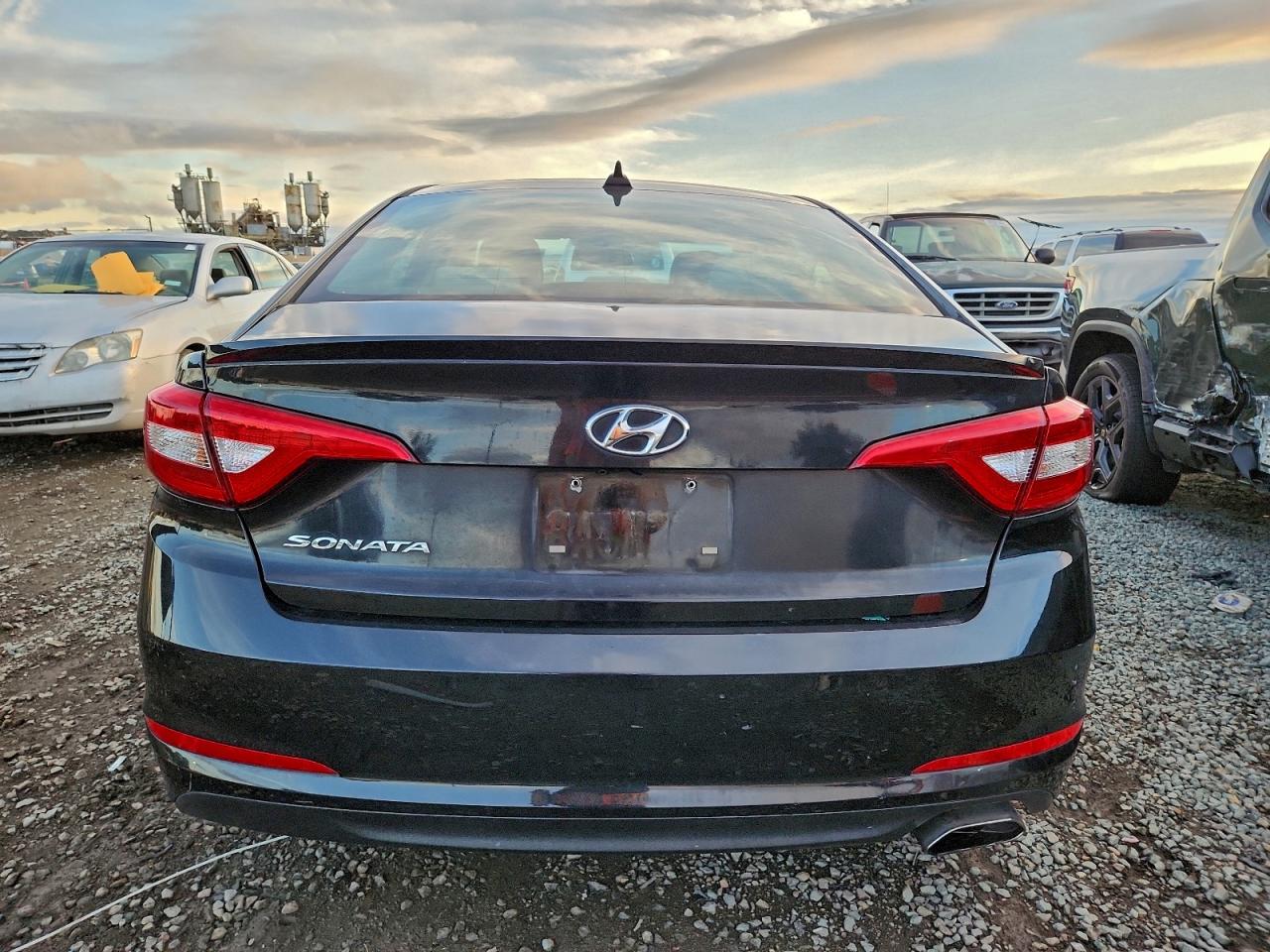 2017 HYUNDAI SONATA SE photo 6