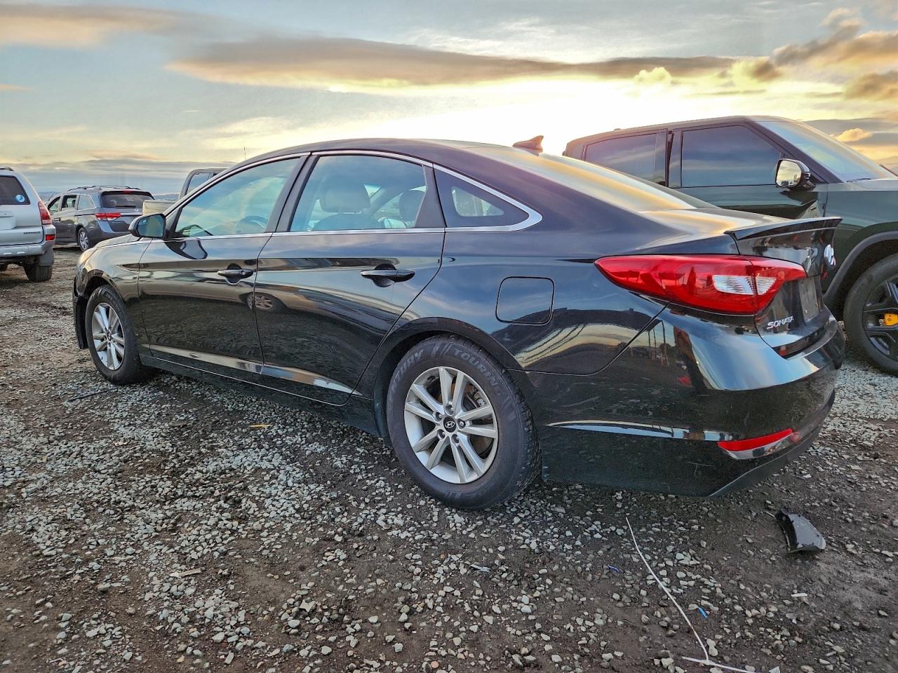2017 HYUNDAI SONATA SE photo 2