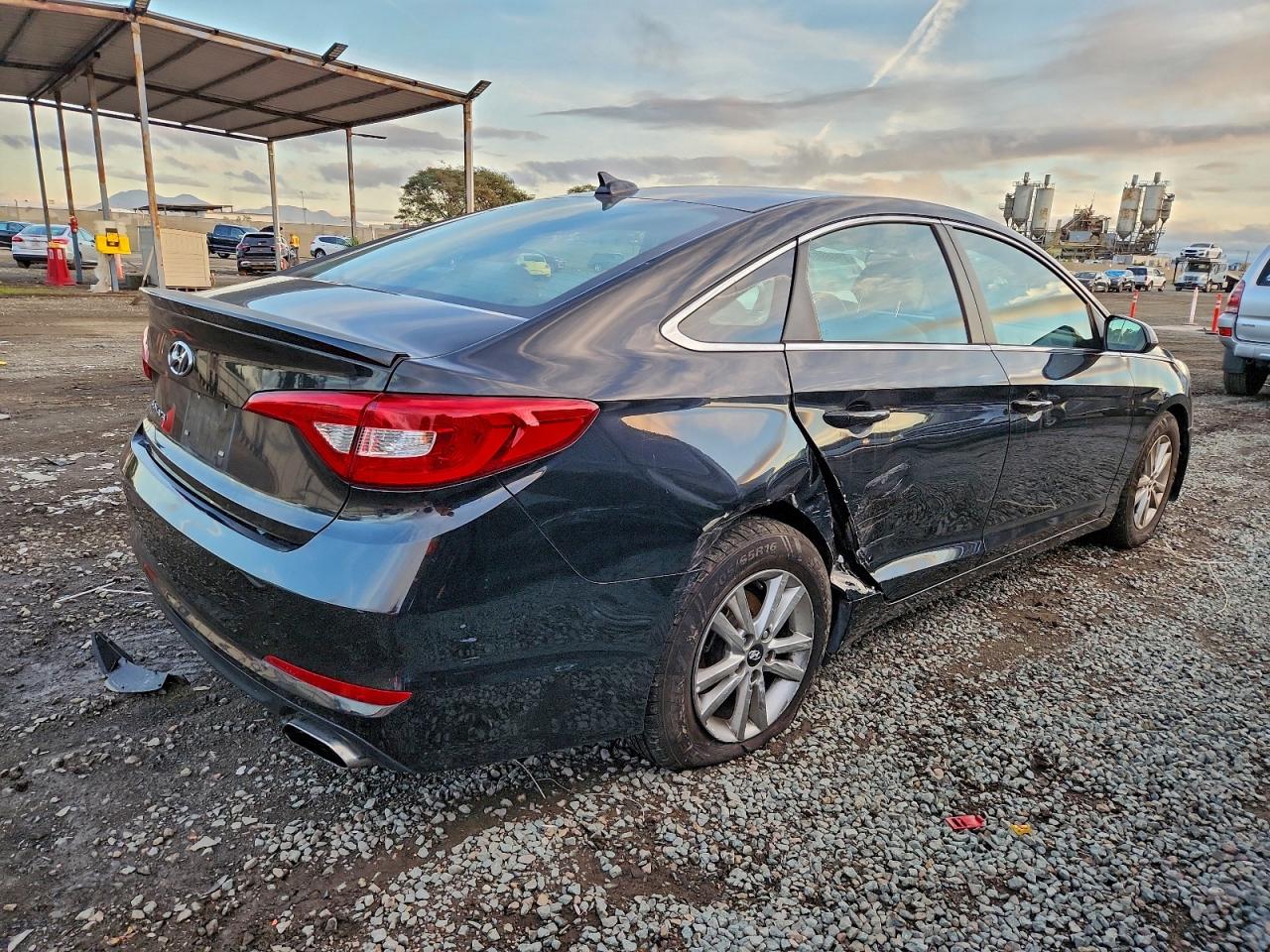 2017 HYUNDAI SONATA SE photo 3