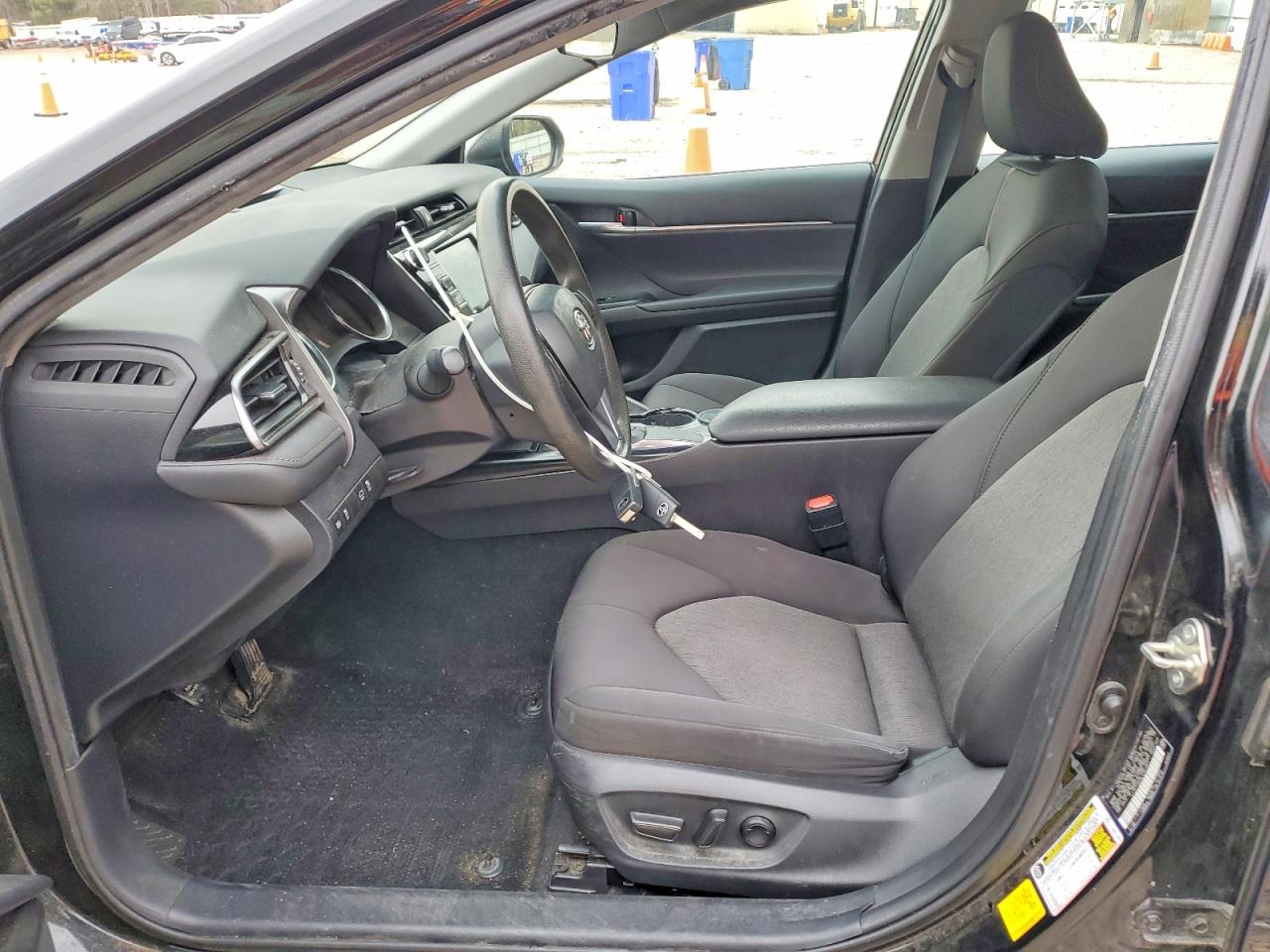 2020 TOYOTA CAMRY LE photo 7