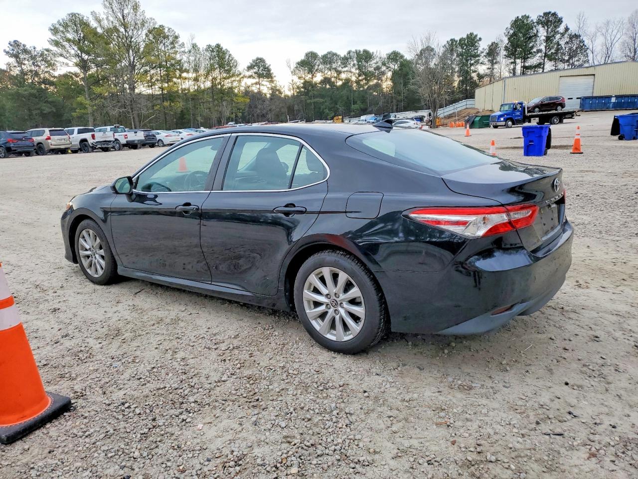 2020 TOYOTA CAMRY LE photo 2