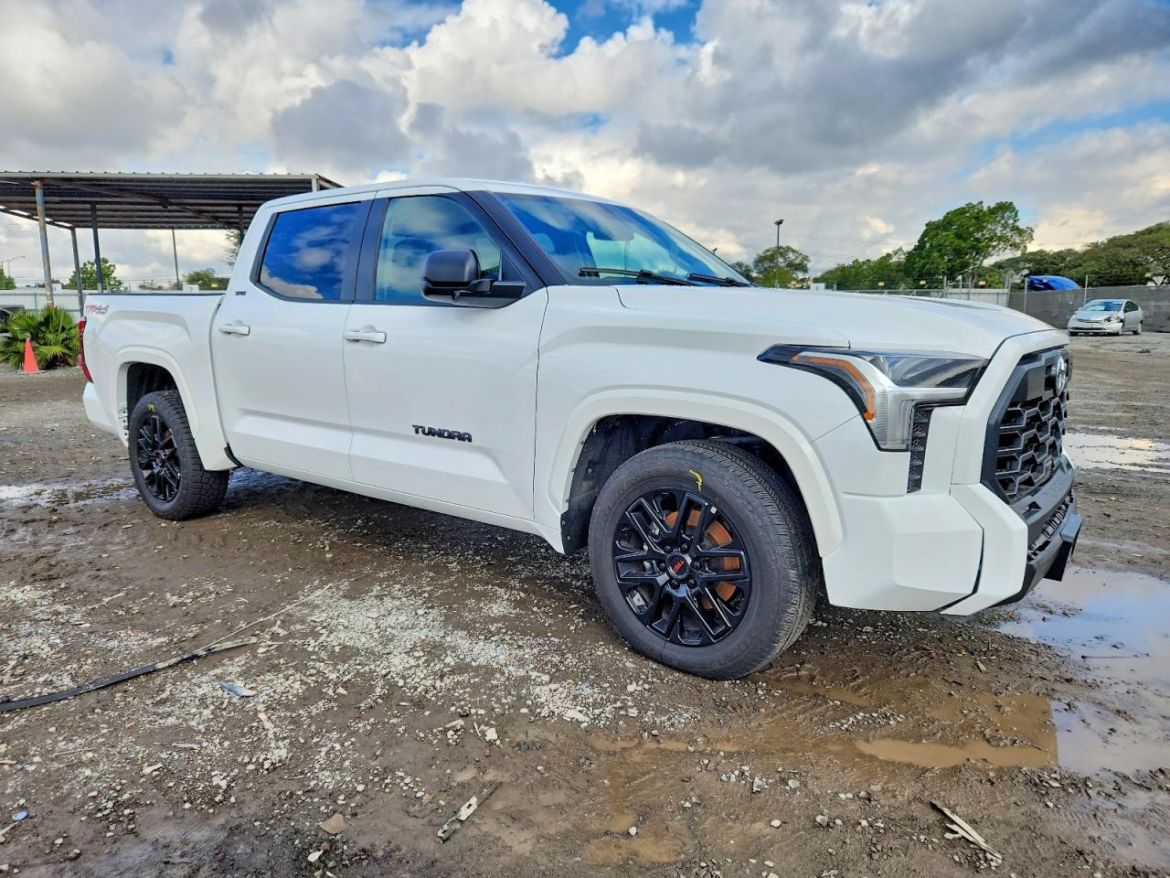 2024 TOYOTA TUNDRA CREWMAX SR photo 4