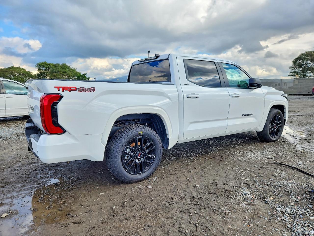 2024 TOYOTA TUNDRA CREWMAX SR photo 3