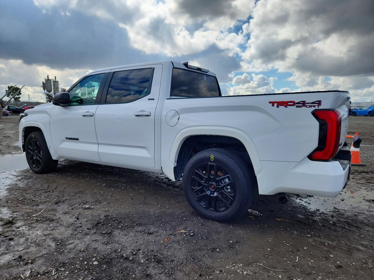 2024 TOYOTA TUNDRA CREWMAX SR photo 2