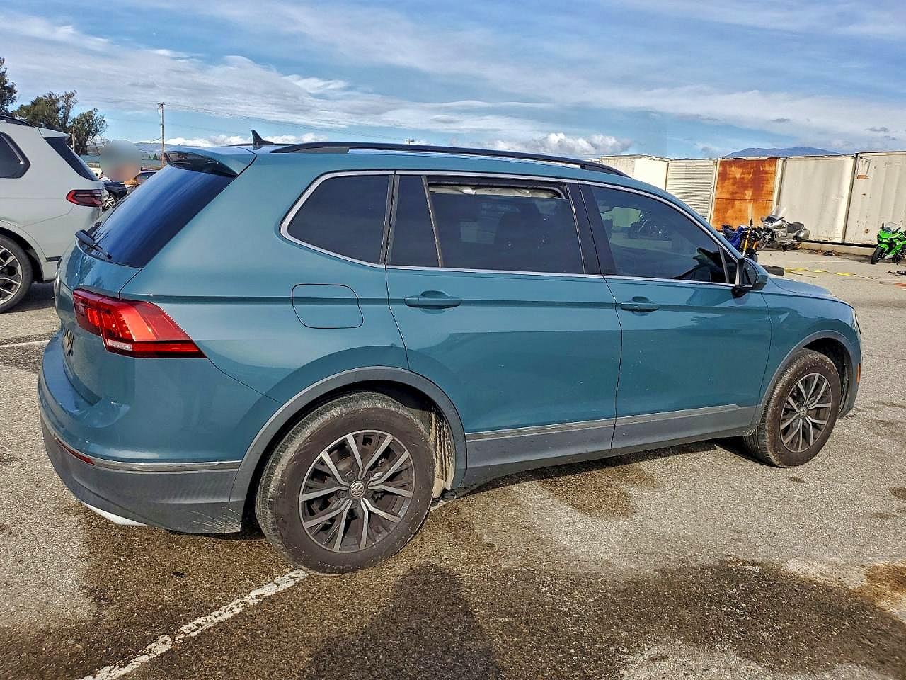 2020 VOLKSWAGEN TIGUAN SE photo 3