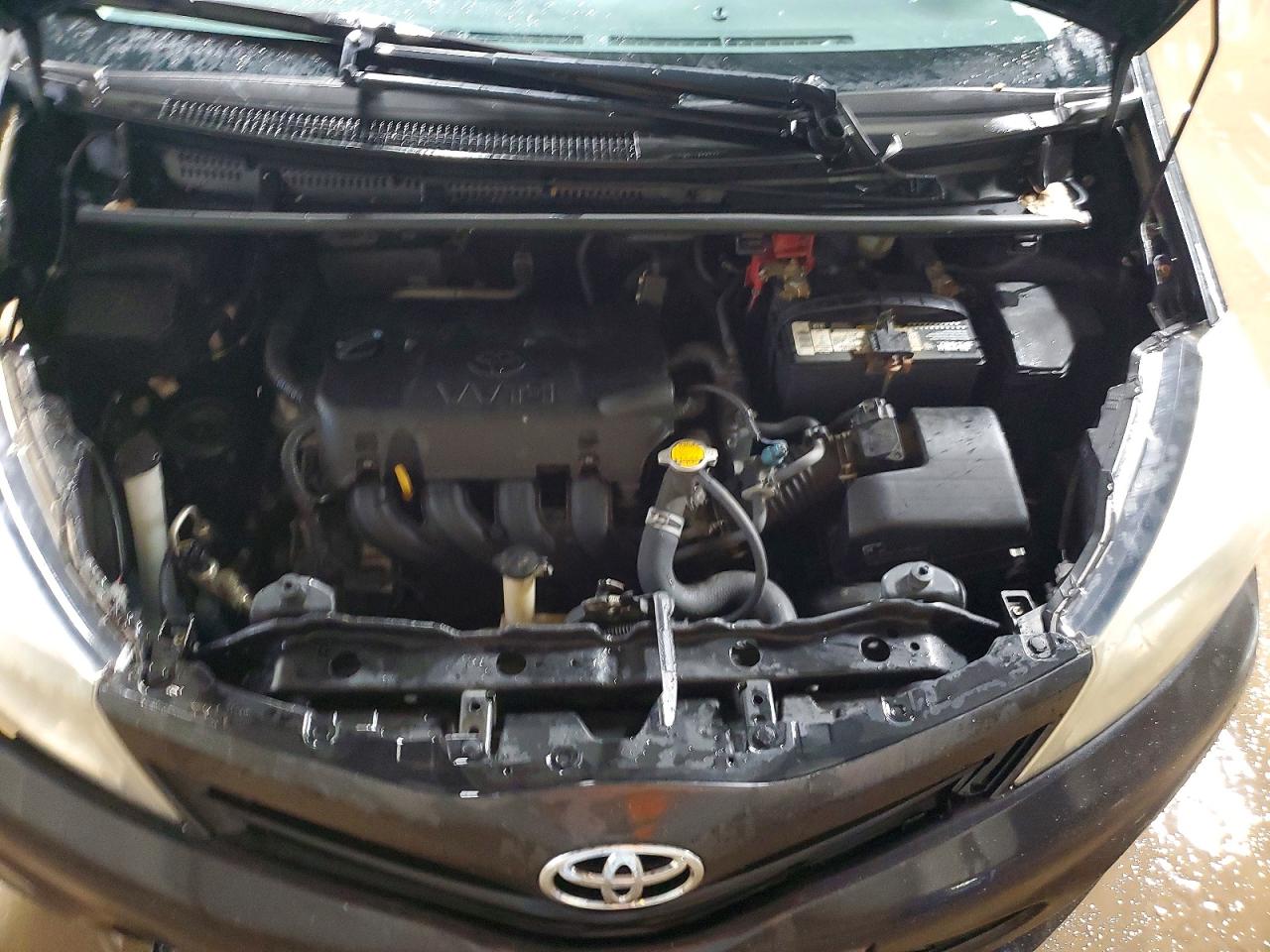 2013 TOYOTA YARIS photo 11