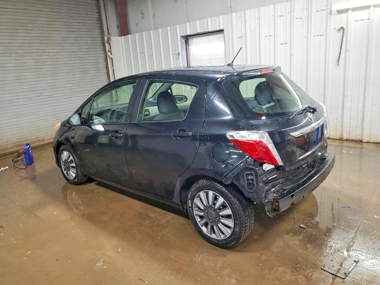 2013 TOYOTA YARIS photo 2